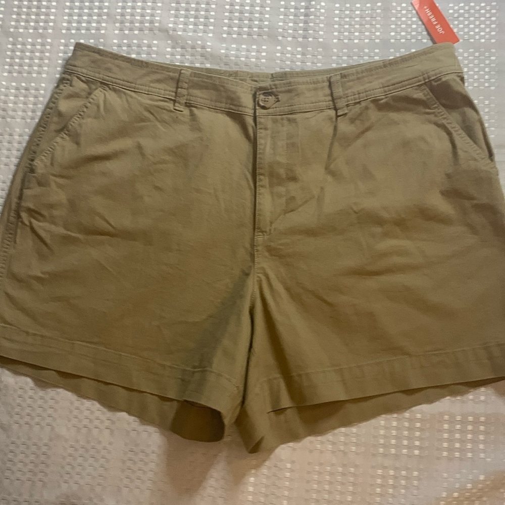 Joe Fresh Women's tan Khaki shorts, size 16W.